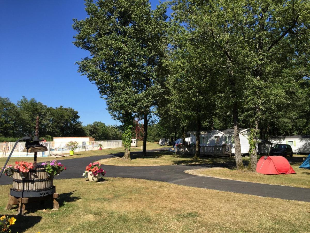 Camping Les Petites Minaudieres Coussay-les-Bois Esterno foto