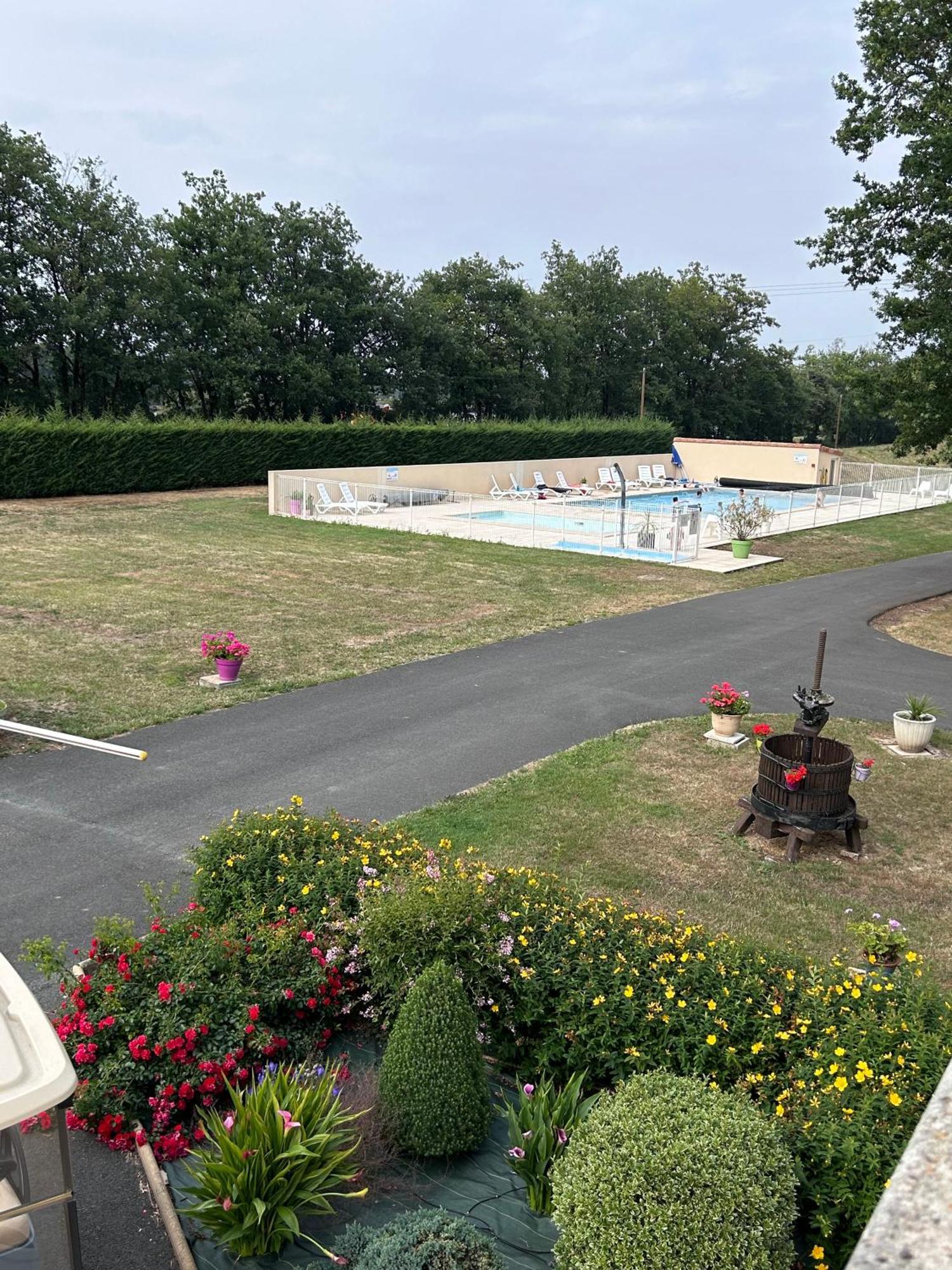 Camping Les Petites Minaudieres Coussay-les-Bois Esterno foto