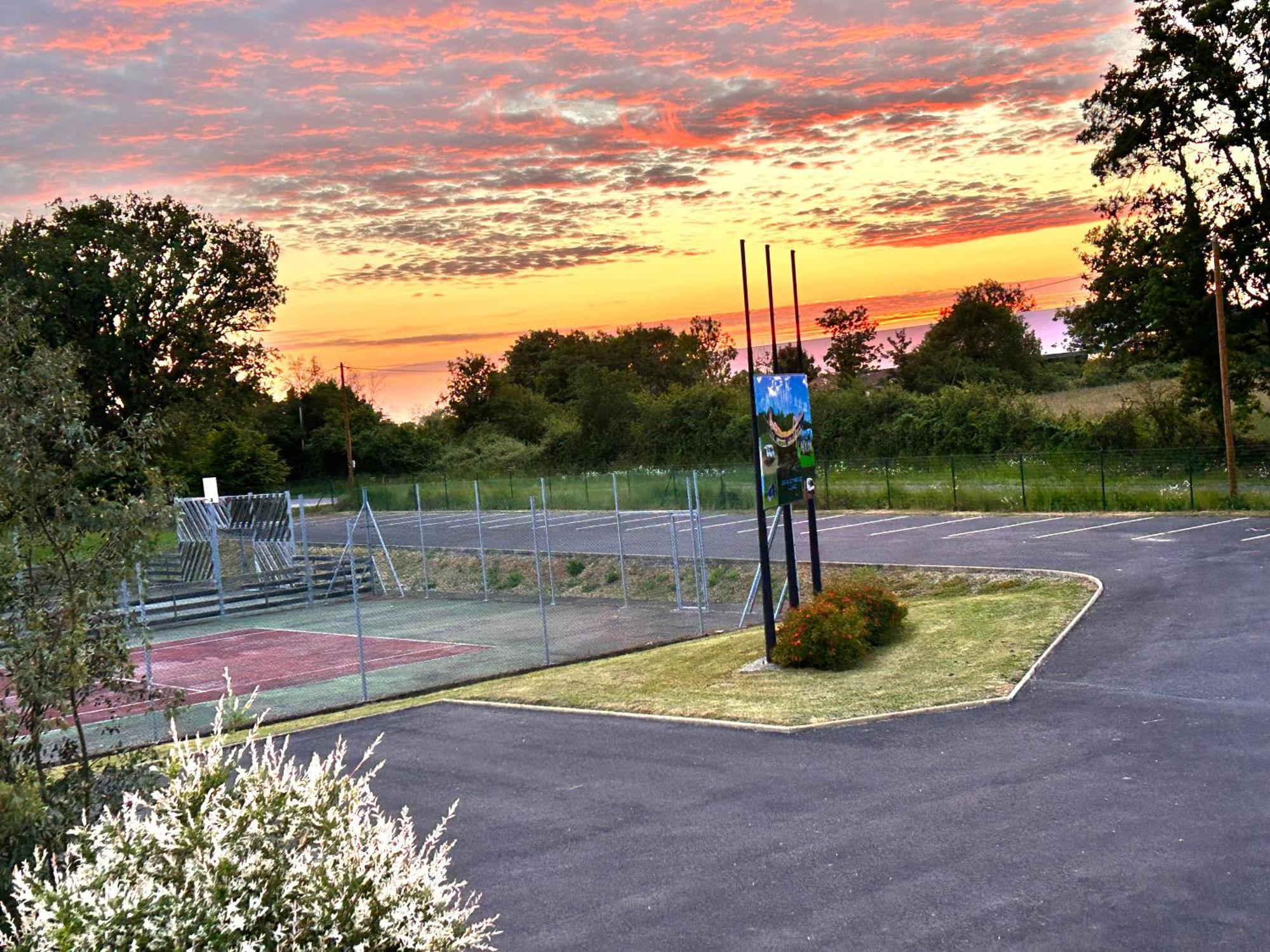 Camping Les Petites Minaudieres Coussay-les-Bois Esterno foto