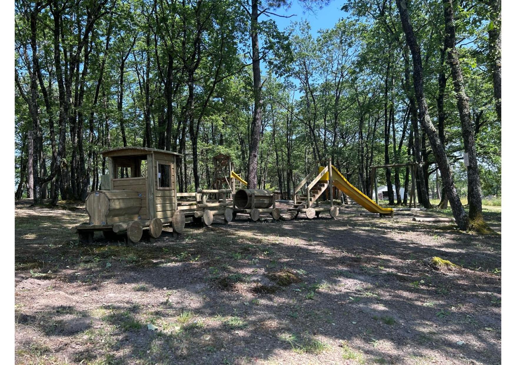 Camping Les Petites Minaudieres Coussay-les-Bois Esterno foto